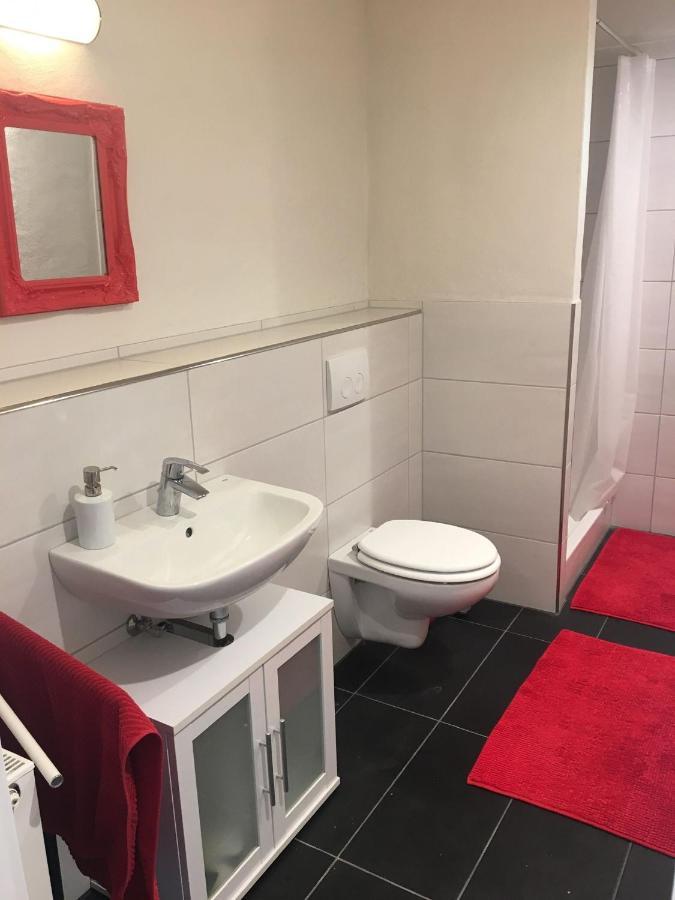 Mayen, Im Mohren, Privatzimmer Nr1, Waldrand, Nahe Nurburgring & Burg Eltz, Gemeinschaftsbad Zewnętrze zdjęcie